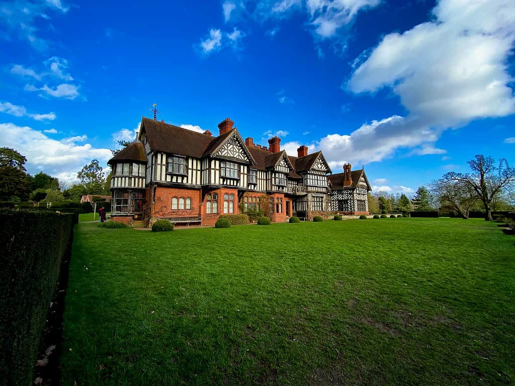 Mortgages for wealthy people are easier and cheaper